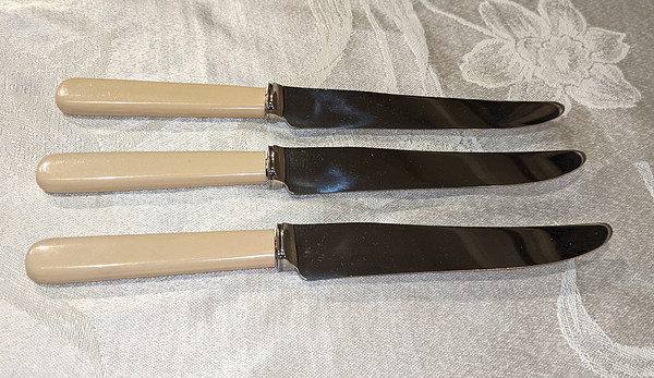 Set of 3 C. Johnson & co Sheffield knives-4.jpg