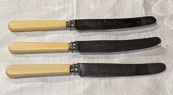 set of 3 Sheffield  knives-2.jpg