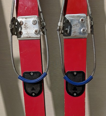 vintage pair of childs skis-3.jpg